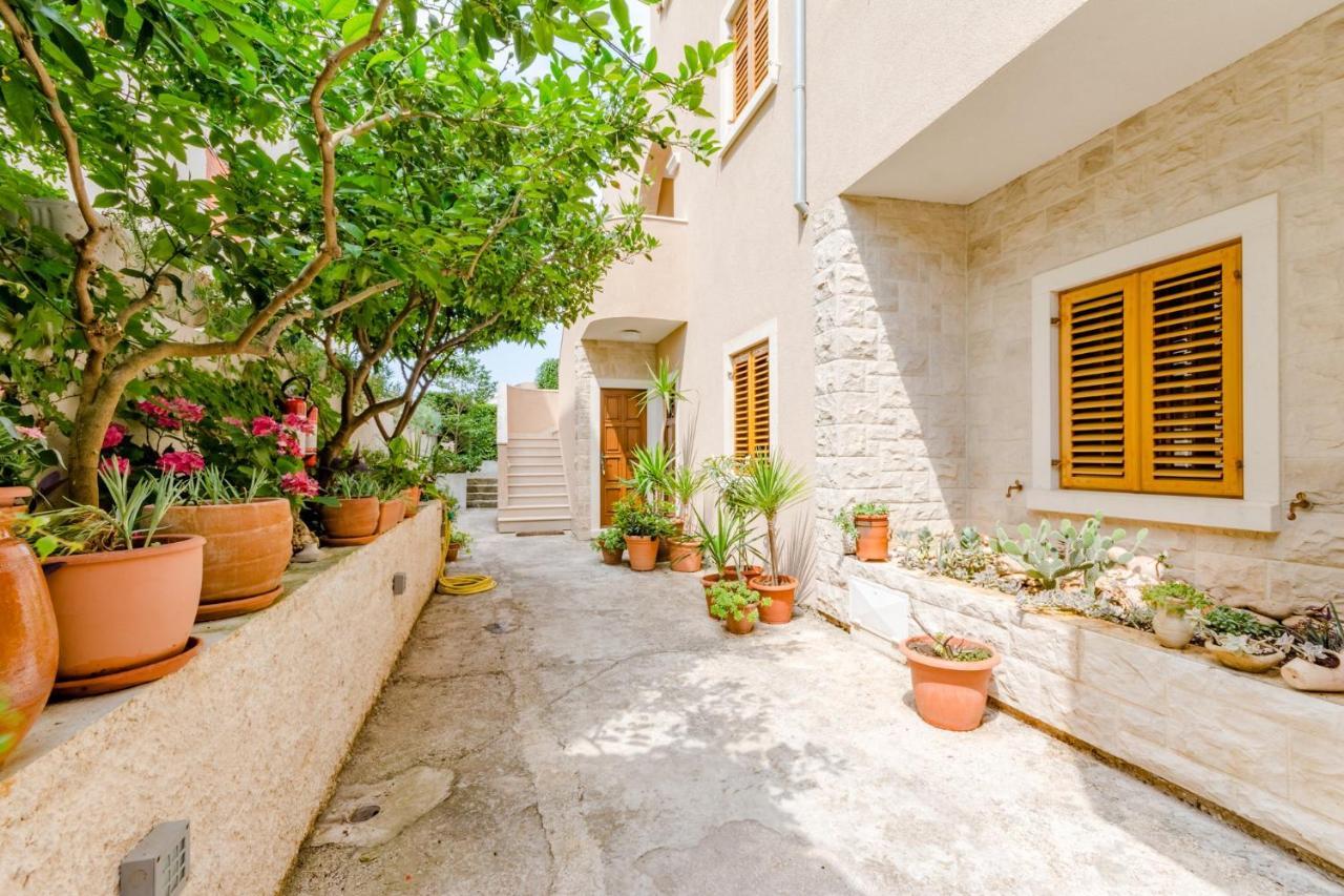 Apartments Iggy Postira Exterior photo
